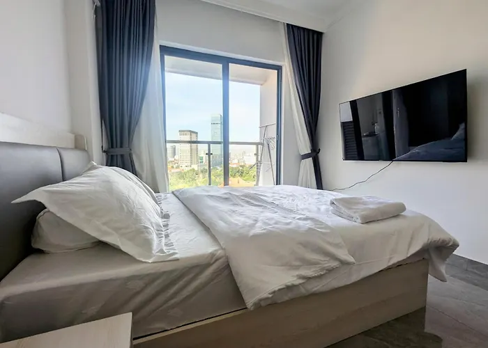 Claudio Homestay - 11Th Floor - City Views - 55 Uhd Tv